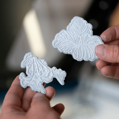 Lasergravierter Stempelgummi mit Logo, präzise Stempelherstellung bei IRIX Design