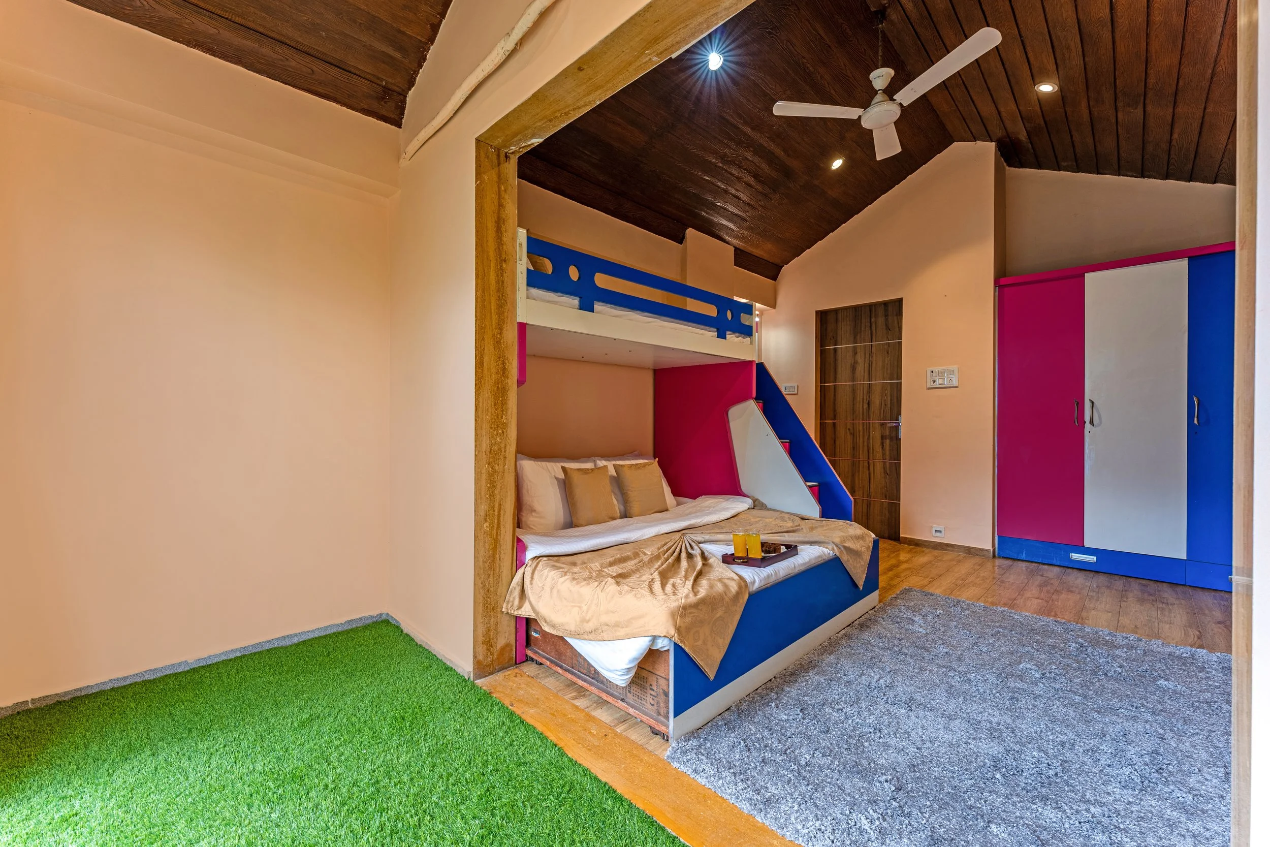 OMI08600-HDR.jpg