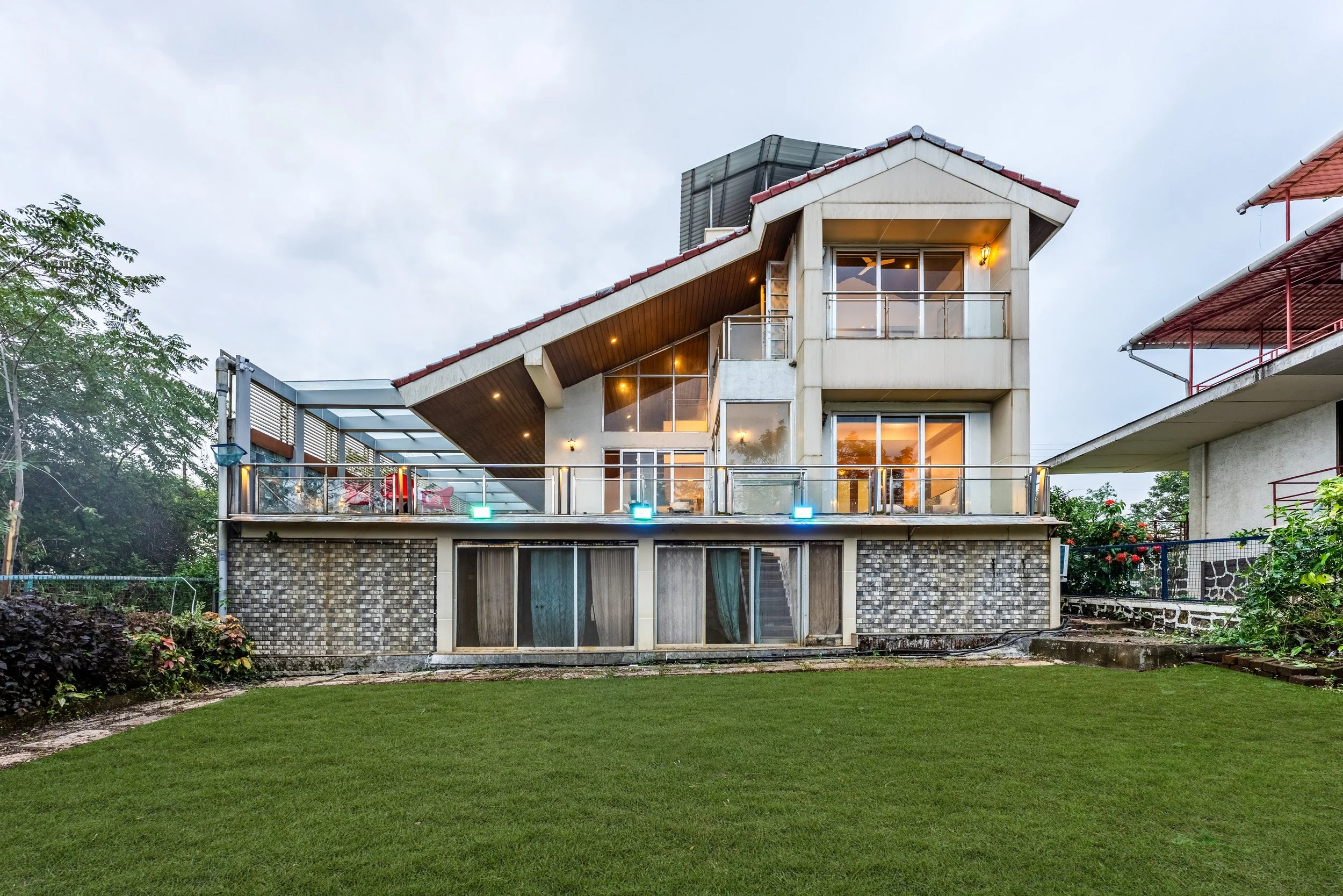 OMI08905-HDR.jpg