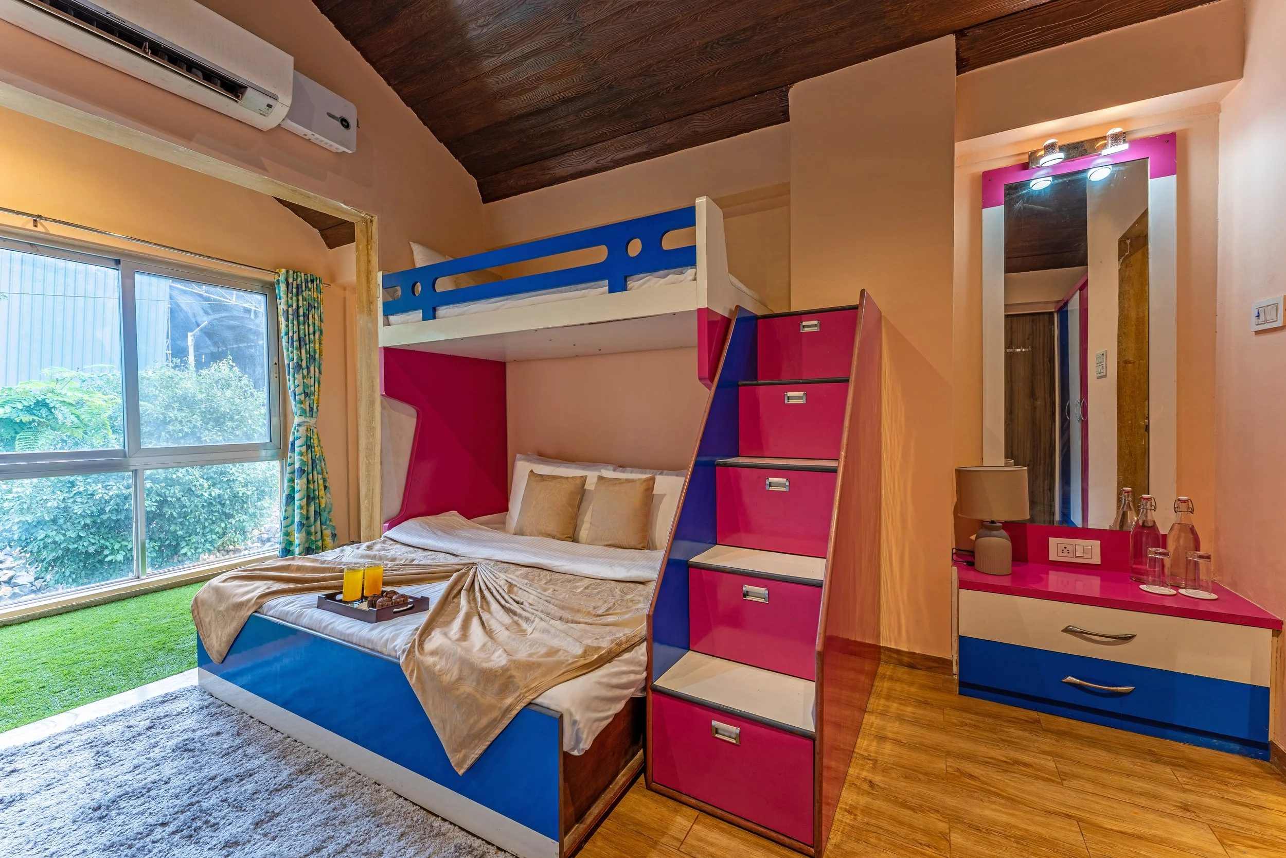 OMI08590-HDR.jpg
