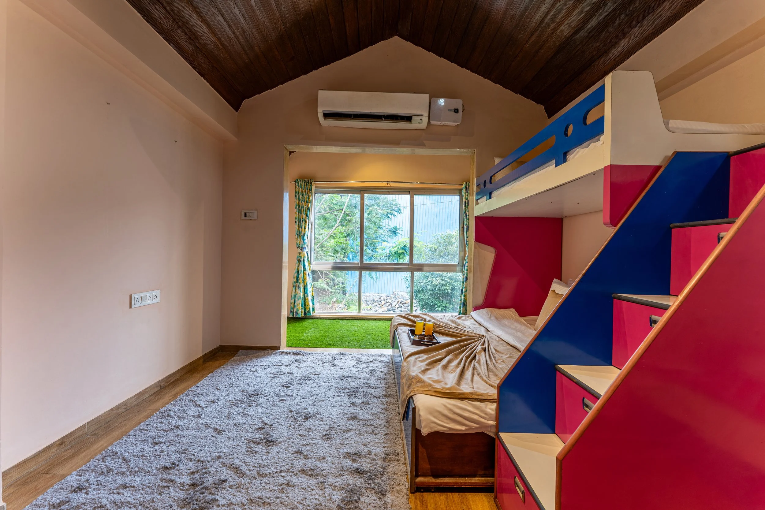 OMI08620-HDR.jpg