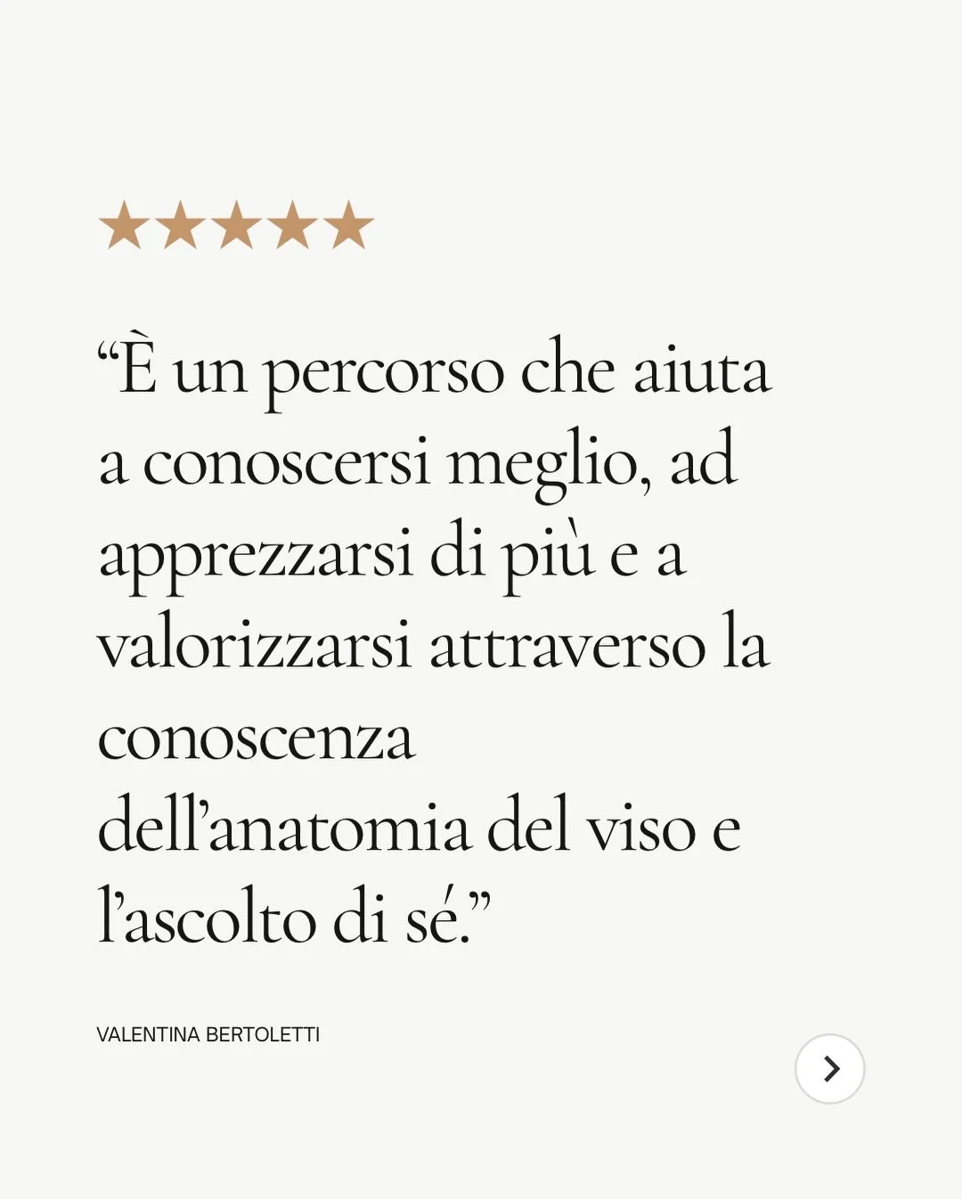 Ci sono percorsi che non insegnano solo una tecnica.
Insegnano un modo nuovo di guardarsi, ascoltarsi e abitare il proprio viso.

Nel mio metodo, The Radiant Facelift, il Face Yoga non &egrave; mai solo esercizio.
&Egrave; anatomia, presenza, consape