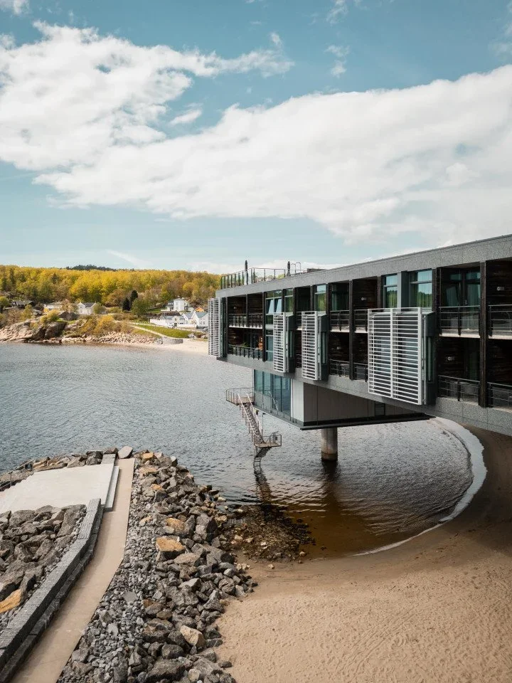 Farris bad utenfra med strand og sol