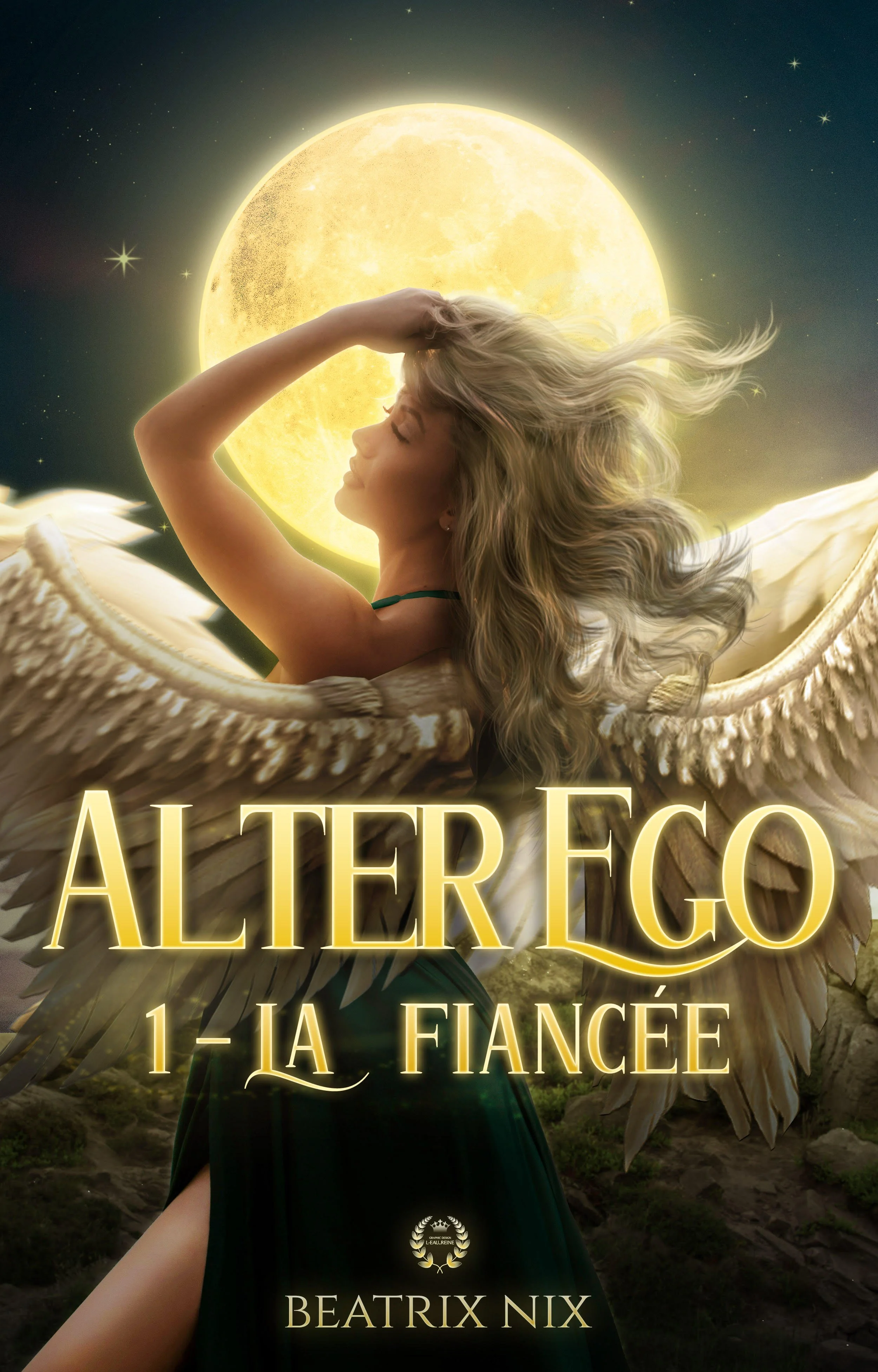 Une femme aux cheveux longs et blonds, avec des ailes d'ange, se tient sous une grande lune brillante dans un ciel étoilé, avec le titre du livre 'Alter Ego: La Fiancée' et le nom de l'autrice Beatrix Nix.