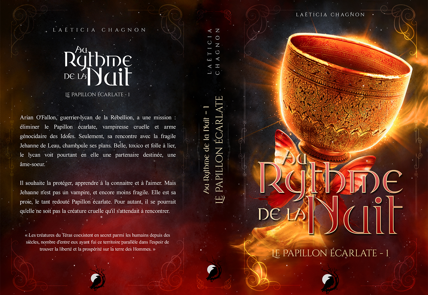 Couverture d'un livre intitulé 'Au Rythme de la Nuit', illustrée d'une coupe dorée ornée et d'une papillon rouge. Le fond est sombre avec des éléments lumineux et décoratifs en gold. Le texte indique le nom de l'auteure, Laëticia Chagnon, et décrit b