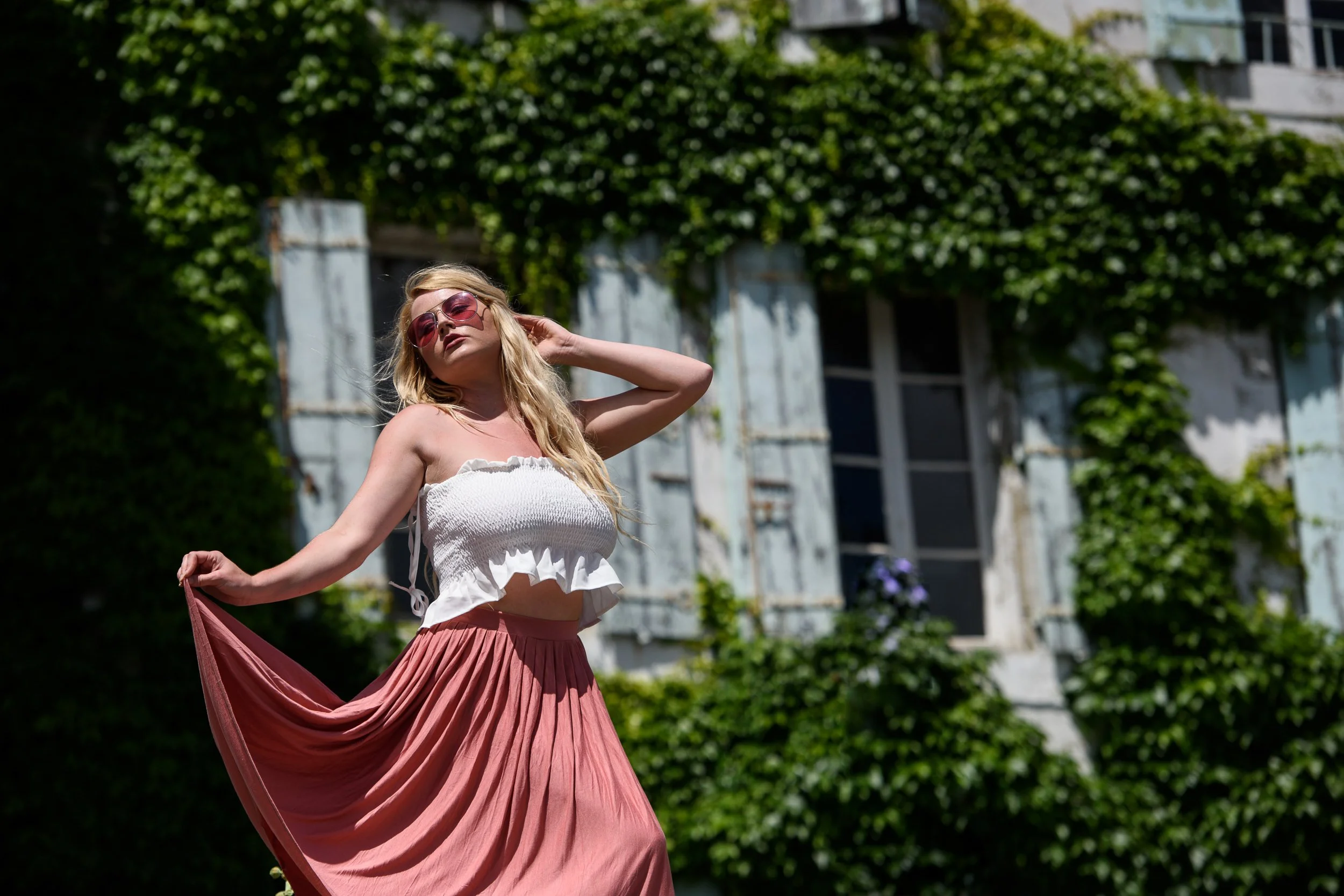 Editorial Fashion Photography France – outdoor portrait with greenery and natural light in Montreuil