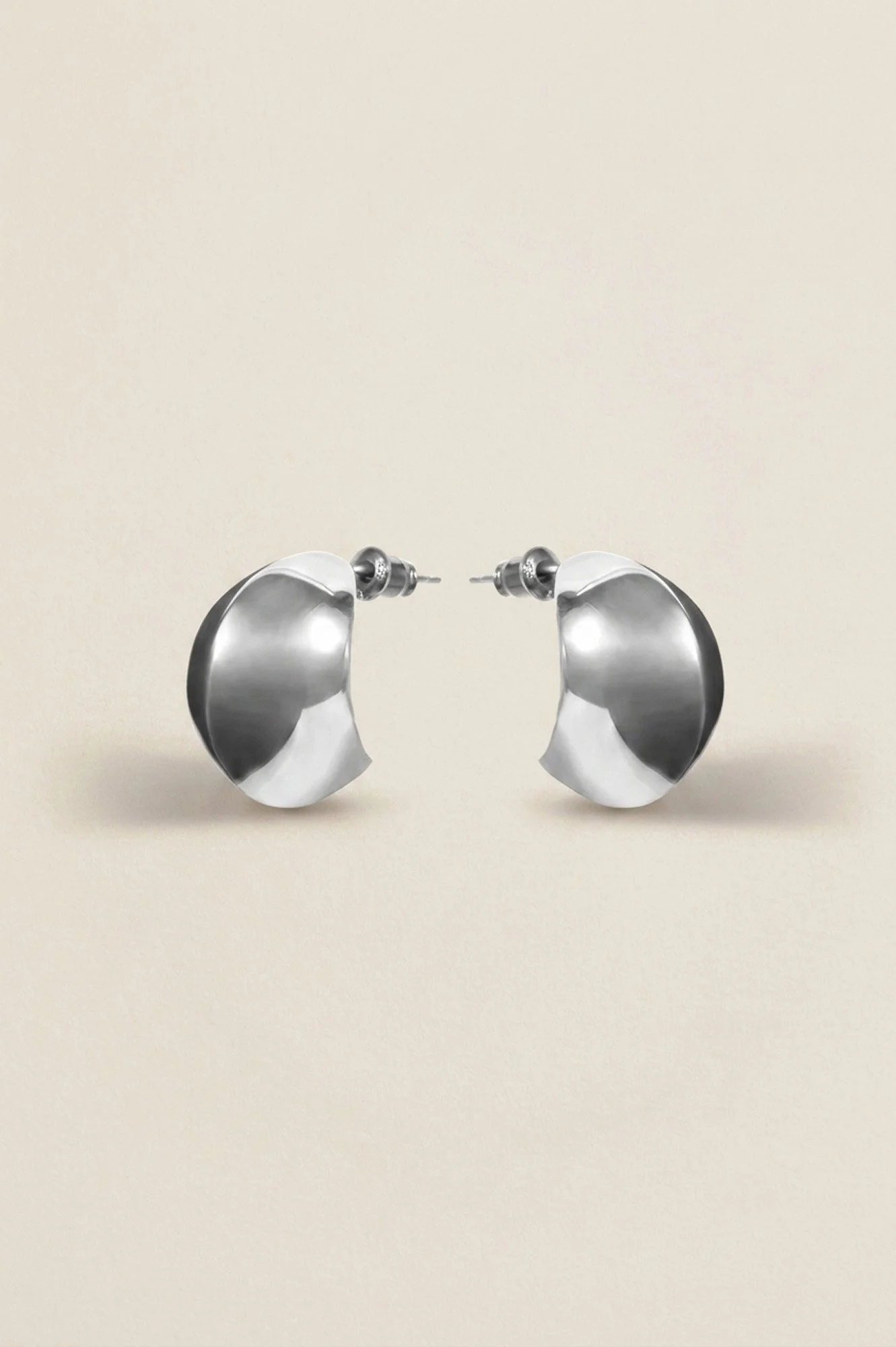 Florence Moorhead Grande Lune earring in silver, close-up of the sculptural drop earring, photographed flat