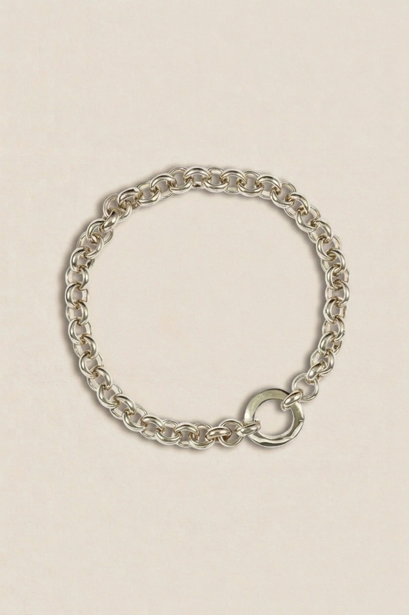 Florence Moorhead Tori Collier necklace in pale gold, close-up of the chunky chain-link with central ring pendant photographed flat