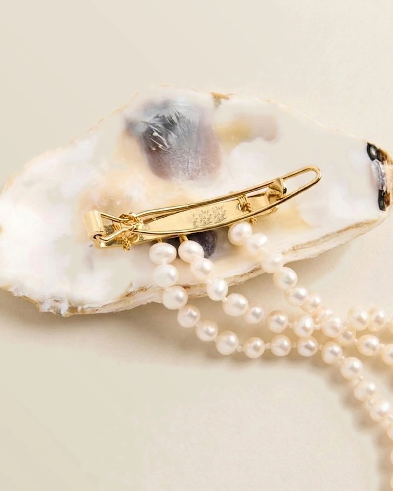 Mosquito Pearly handcrafted hair clip with natural oyster shell and freshwater pearl tassels, back view