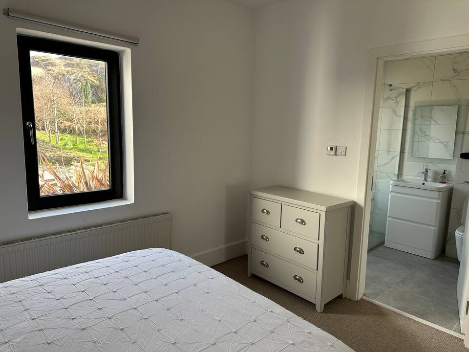 Bedroom 2.3 ensuite.jpeg