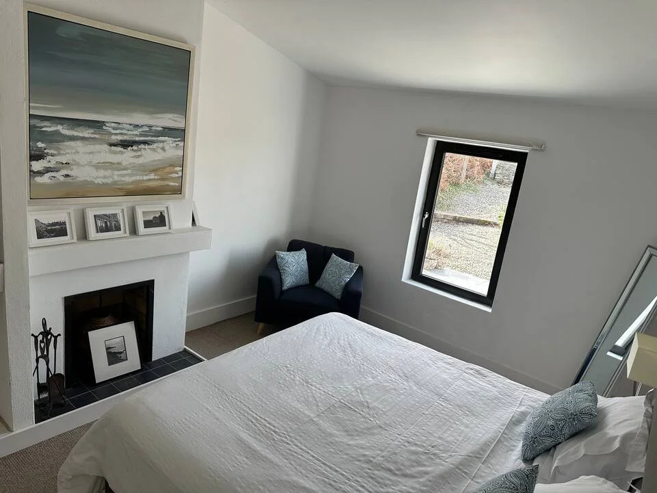 Bedrooms - The house offers four spacious bedrooms, designed for comfort and quiet retreat. Each room features high-quality, comfortable beds and blackout blinds — ideal for restful sleep and slow mornings, even in the height of summer.