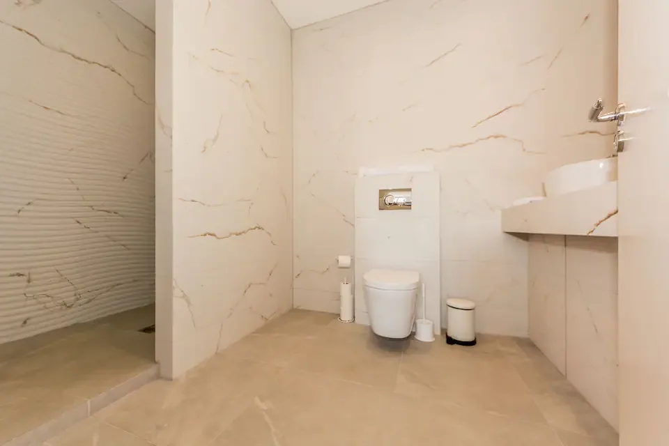 The house features four bathrooms, each finished to a high standard with modern fittings and spacious showers. Clean, contemporary design and spacious layouts ensure a comfortable experience for all guests.