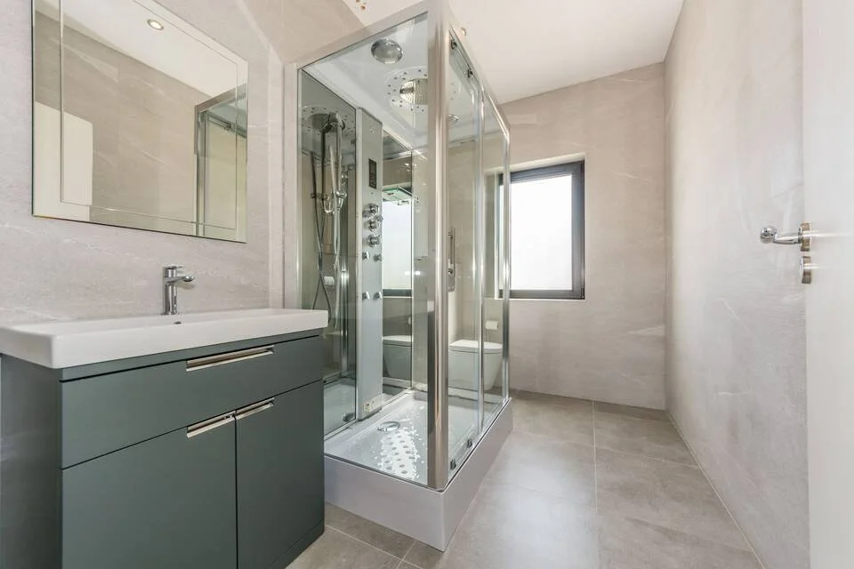 Full bathroom 3.jpeg