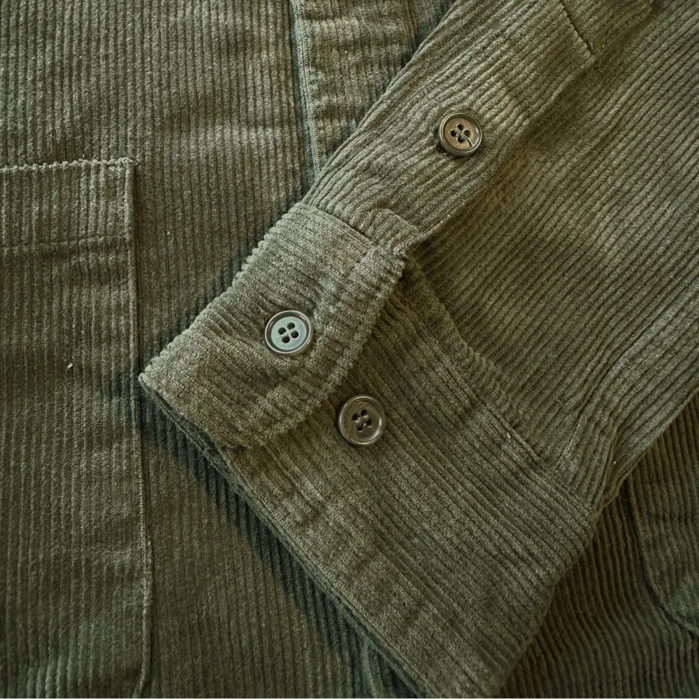 FlogoNevadaCorduroyshirt_Sequoia_Cuffs.jpg