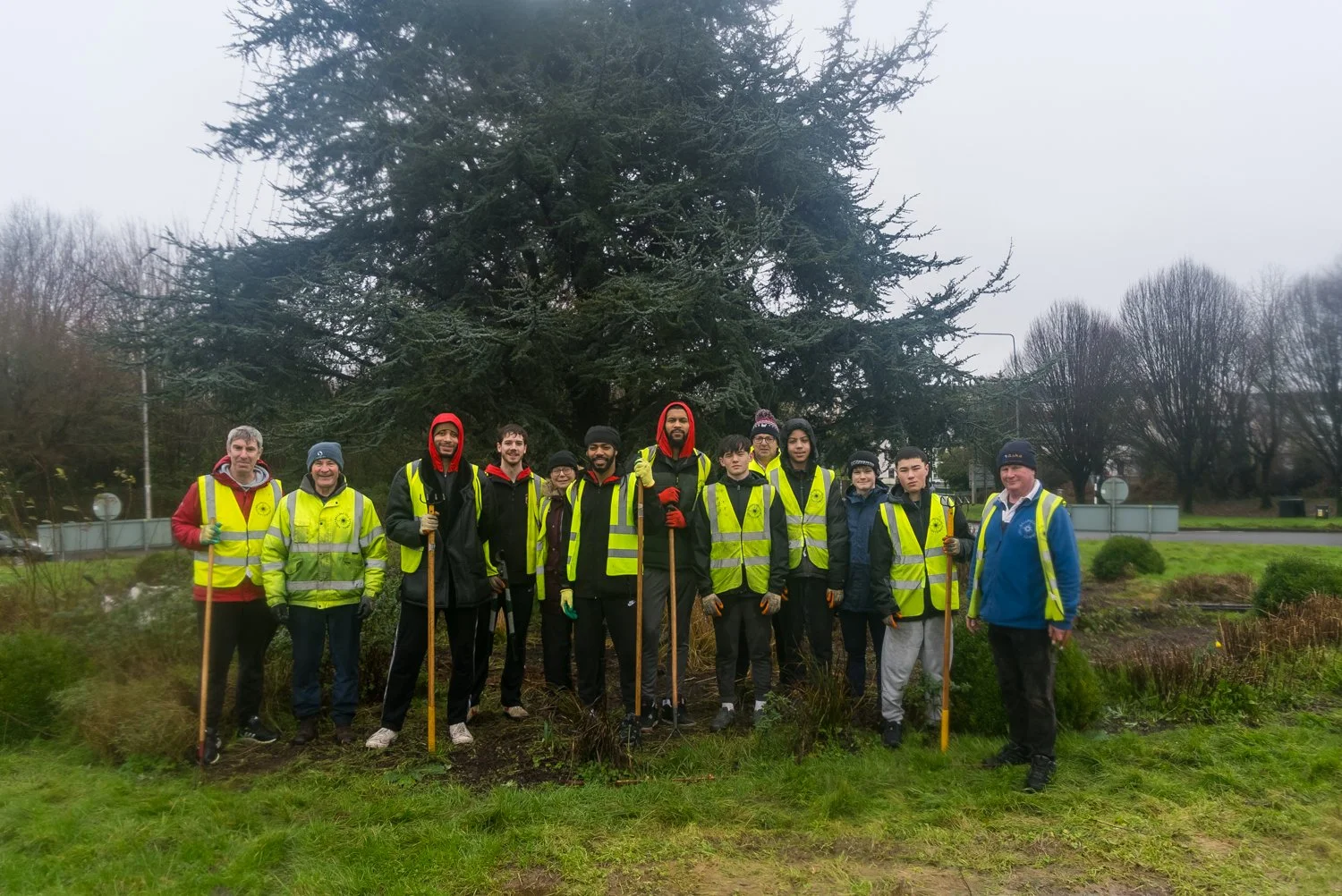 BTT volunteers with help from Ballincollig Basketball team