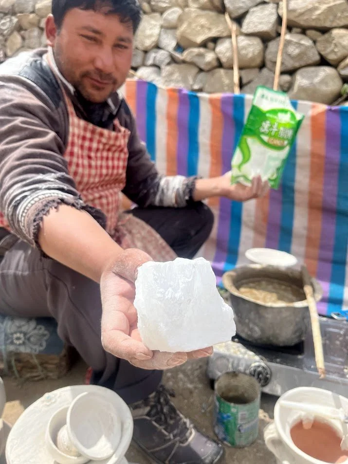A Glaze sample collected near the Tso Kar Lake