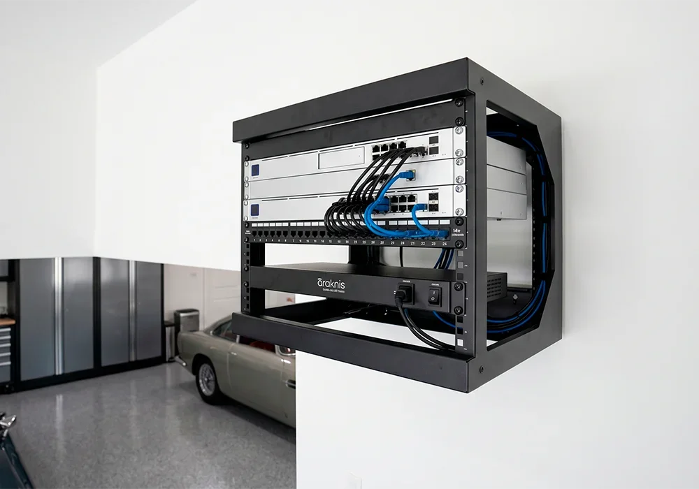 Wall-mounted network equipment cabinet
