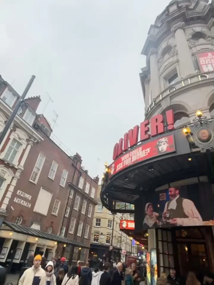 Last family theatre trip of 2025, and it was a good&rsquo;un! First time for me seeing &lsquo;Oliver&rsquo; on stage too. @simonlipkin&rsquo;s Fagin stole the show for us! 
#oliver #gielgudtheatre @oliveronstage