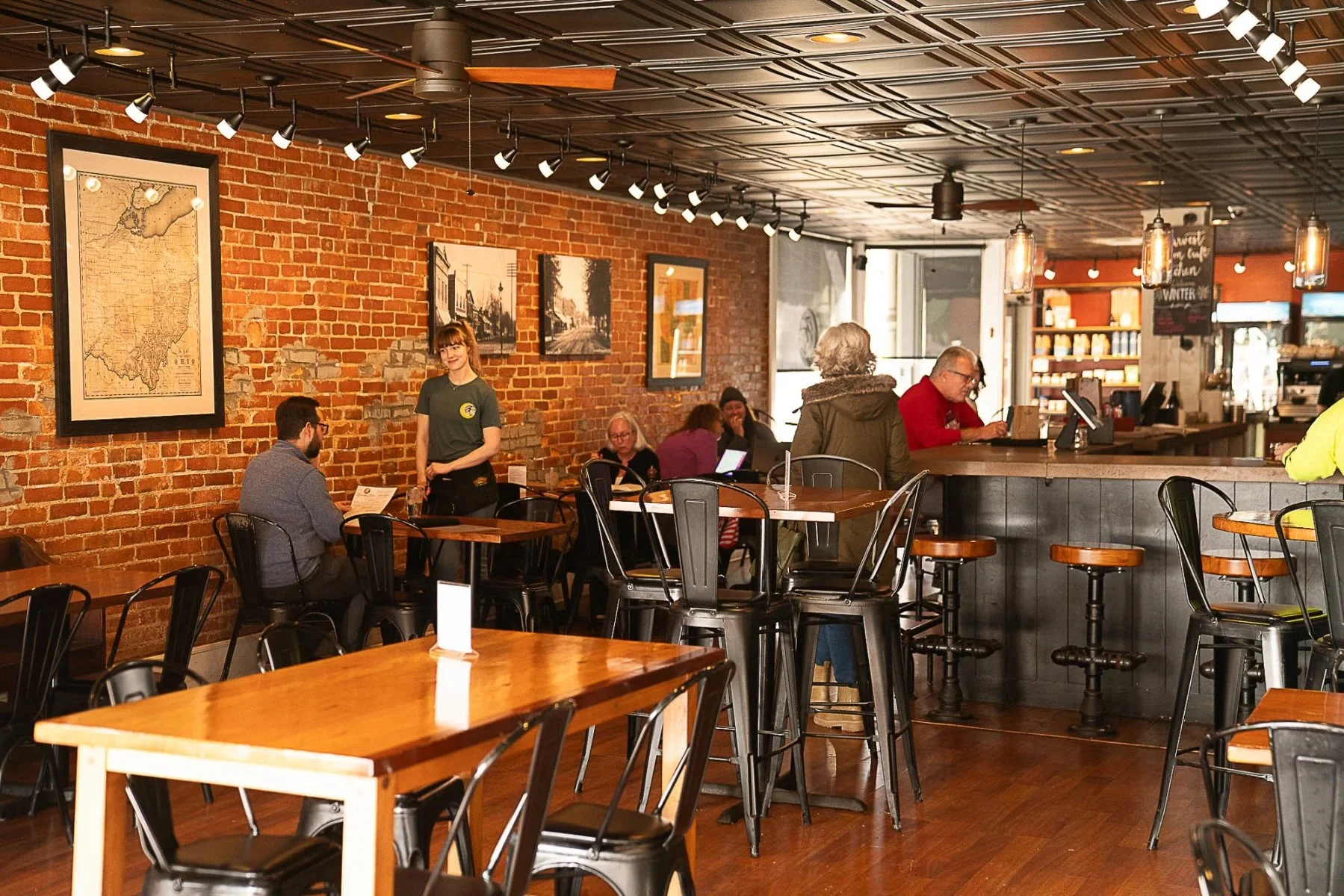 From elevated comfort food to craft cocktails, Harvest Moon Craft Kitchen is a local favorite you&rsquo;ll love living near. 🍽️ 

#EccoParkLiving #LocalDining #ColumbusEats