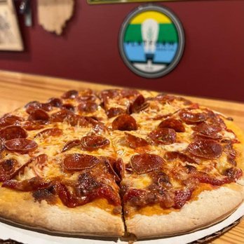 Roman&rsquo;s Pizza Pub in downtown Canal Winchester is a quick 4-minute drive from Ecco Park Apartments! Fresh slices, cozy vibes, and your new favorite pizza spot! 

#CanalWinchesterEats