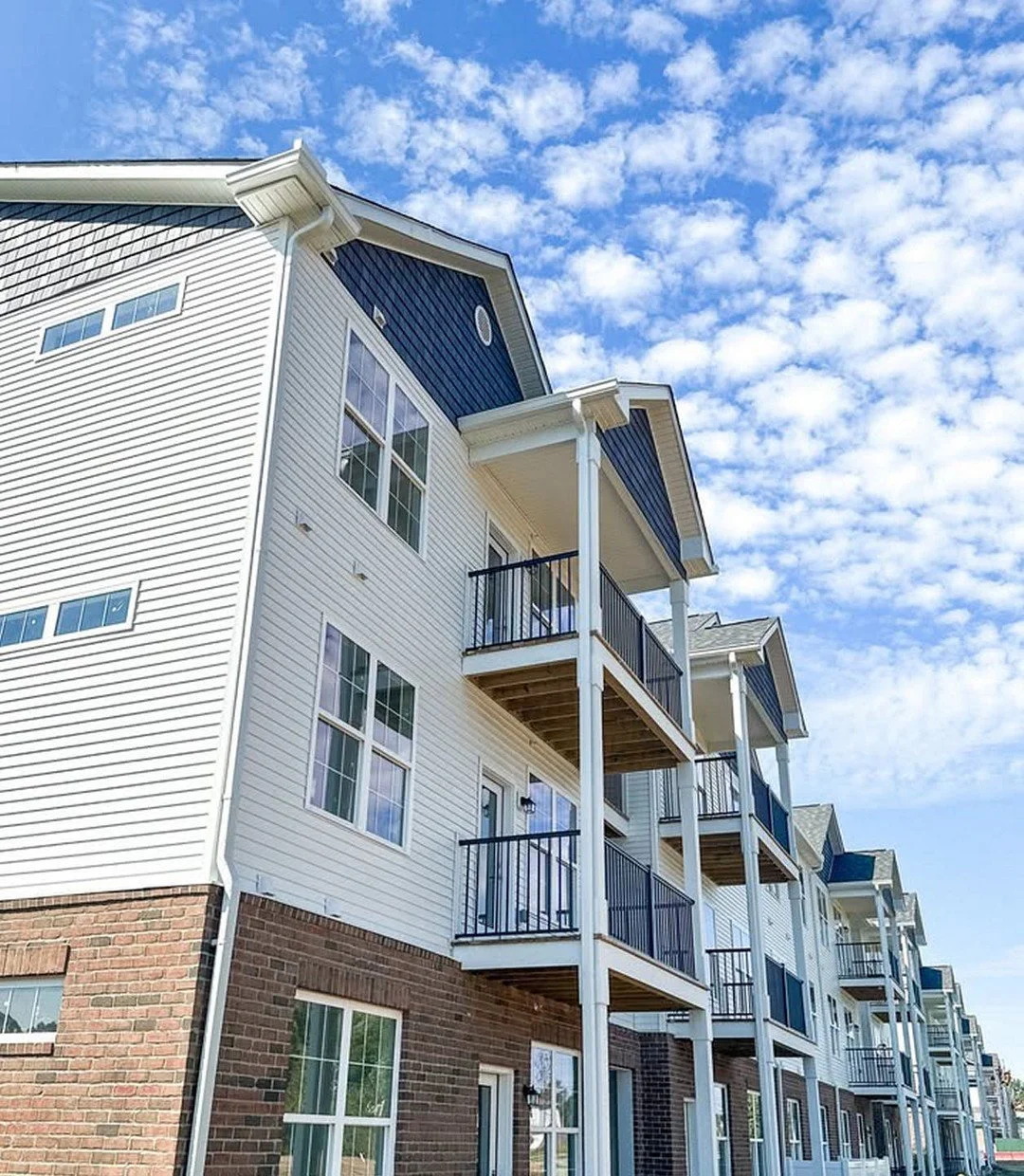 It's a beautiful day to explore your future home! Stop by Ecco Park today and see what makes our community so special! ✨️🍂
.
.
.
#canalwinchester #canalwinchesteroh #canalwinchesterohio #cwliving
#apartmentliving #forrent #multifamily #multifamilyli