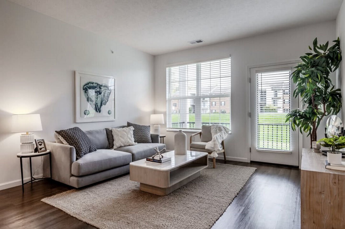 Modern living, nearby nature, and a connected community. This is the lifestyle waiting for you at Ecco Park Living.
#EccoParkLiving #LuxuryLiving