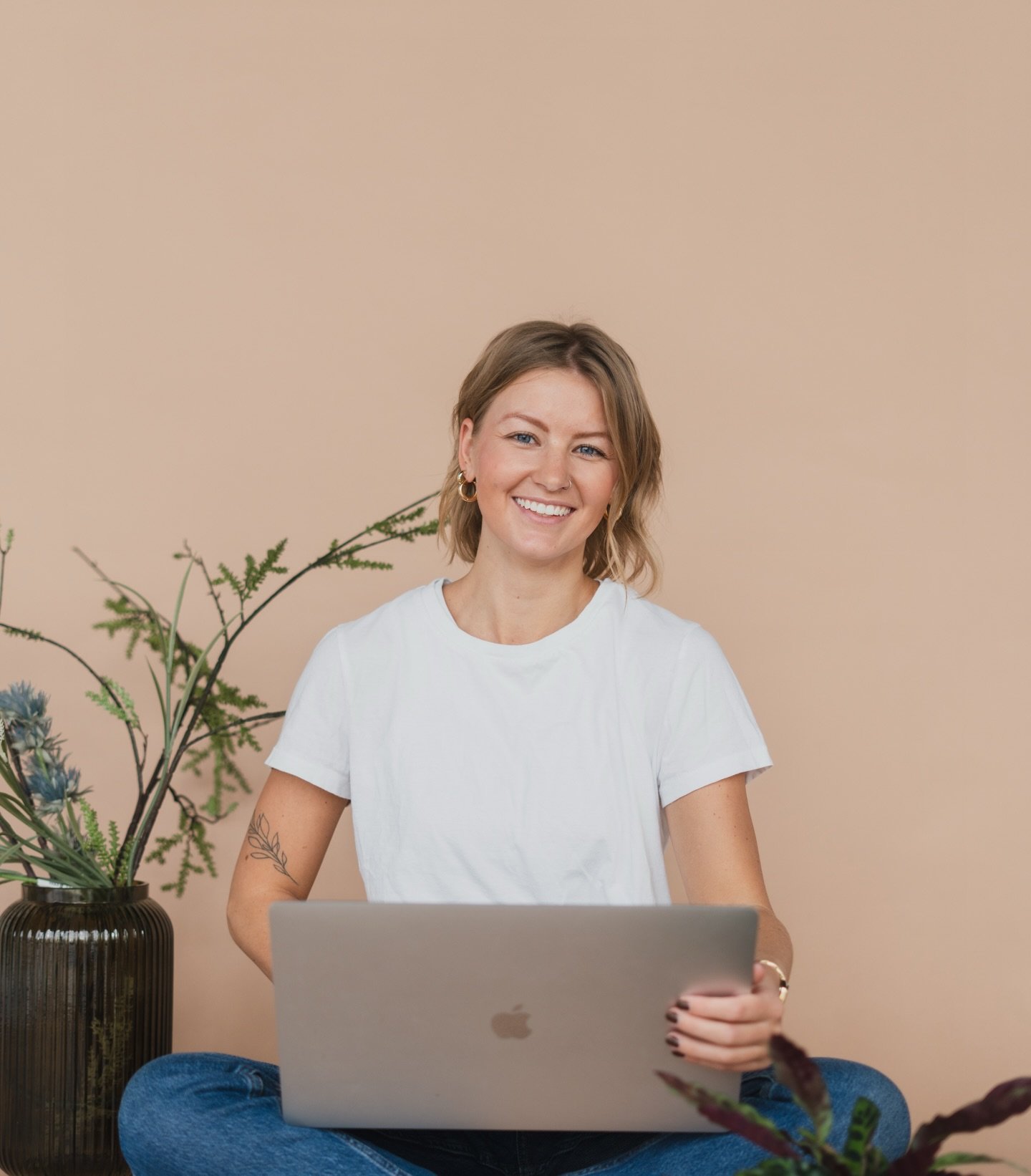 10k of you! How lucky am I?! 🫶

So many new faces have joined my little corner of the internet in the last 6 months, so I felt like it&rsquo;s about time I reintroduced myself. 

Here&rsquo;s a rapid fire 10 things about me:

- I&rsquo;m originally 