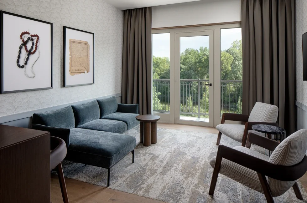 ADA_Bedroom_KingSuiteLiving.webp