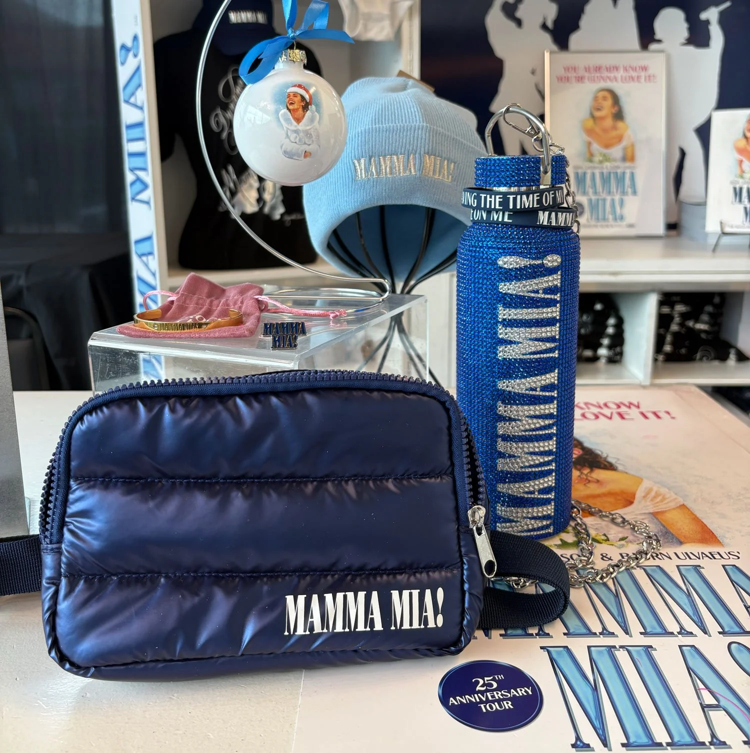 Mamma-fanny-pack-and-waterbottle.jpg