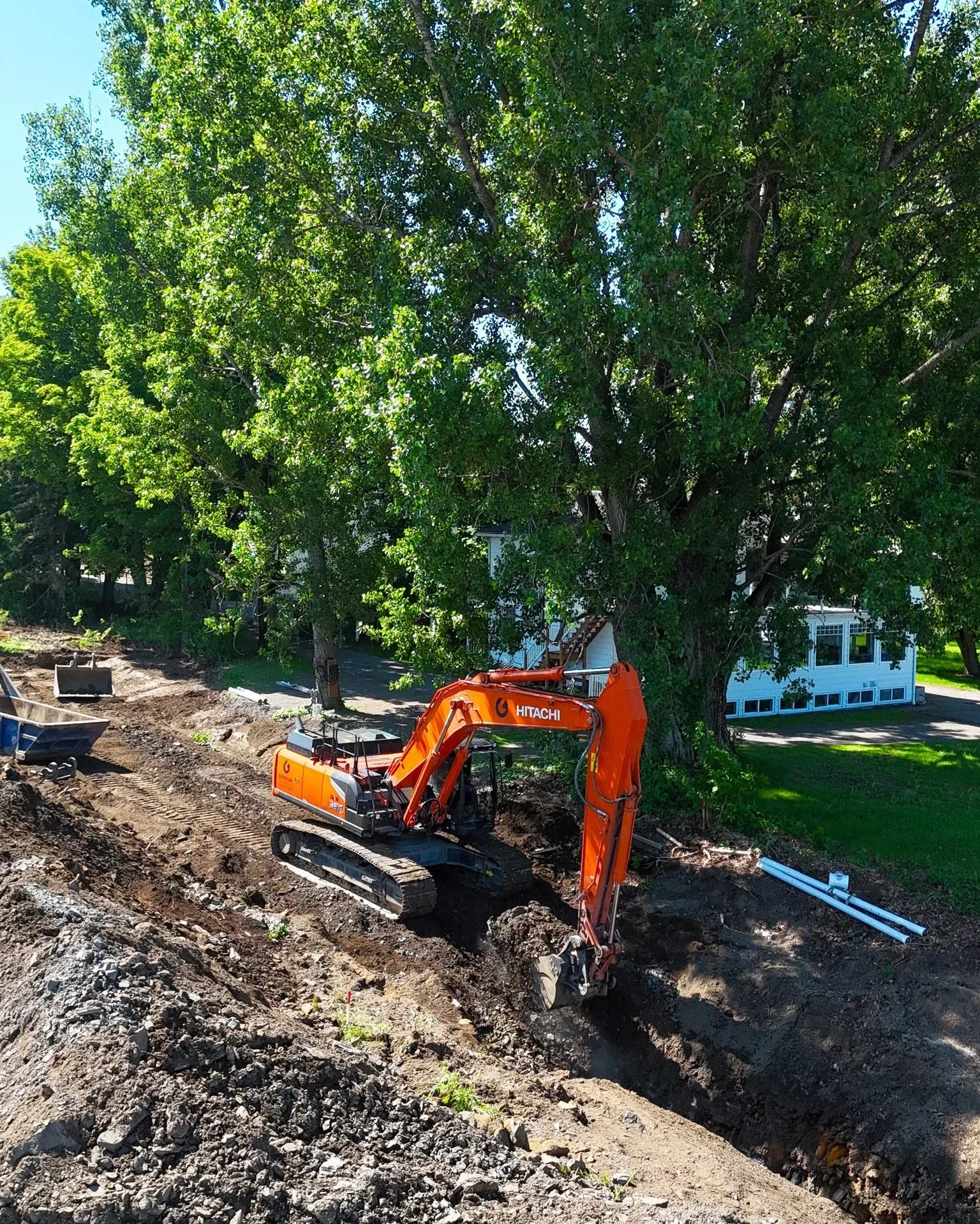 Ouverture de tranchées sur un chantier de génie civil par Gosselin Tremblay Excavation.