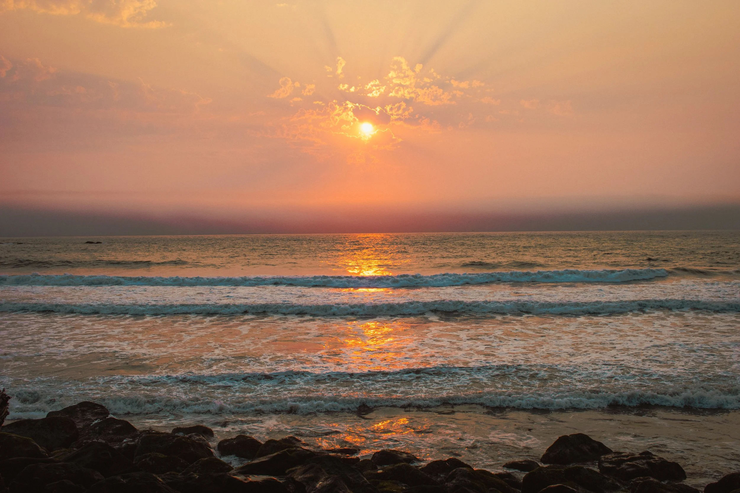West coast sunsets set a mood unmatched as the sun sets amongst the horizon of the seas. Washington and Oregon set the precedent for perfect sunsets.