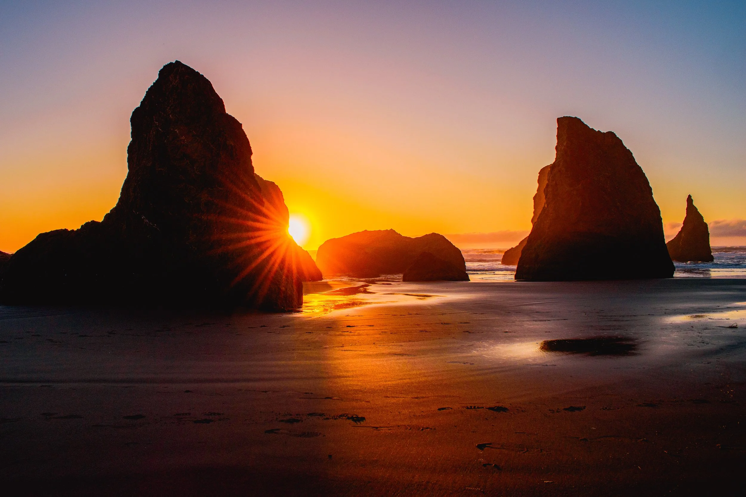 Unbelievable sunset scene set on the coast on Oregon. I long for these nights with the rays caressing the stone outcroppings.