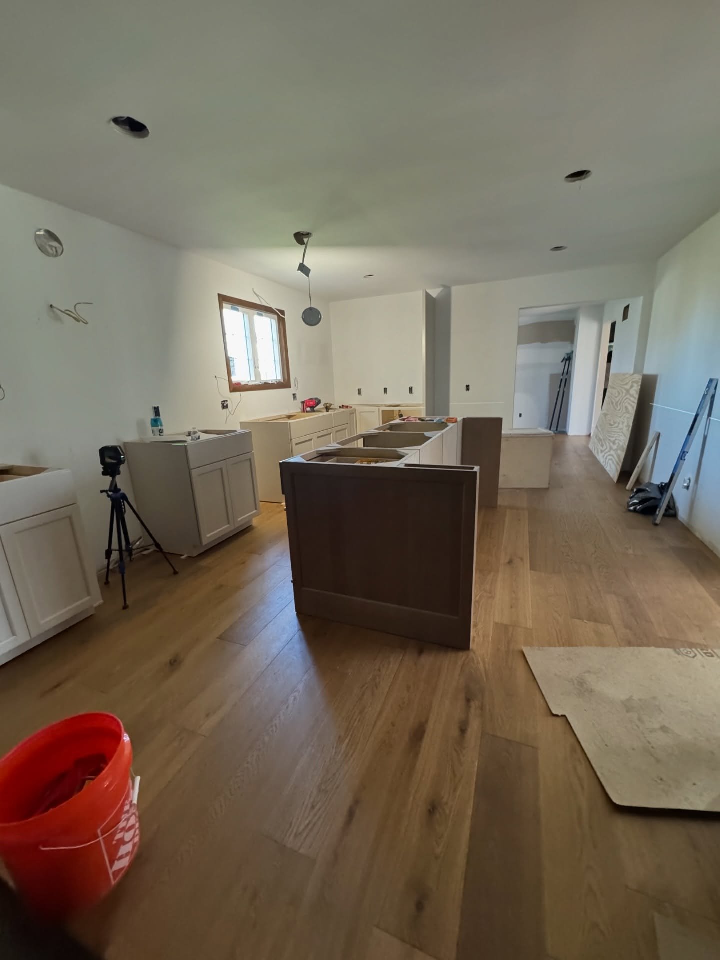 Same angle, completely different spaces! We&rsquo;re loving how this project is coming together.

#hausstudio #interiordesign #kitchenremodel