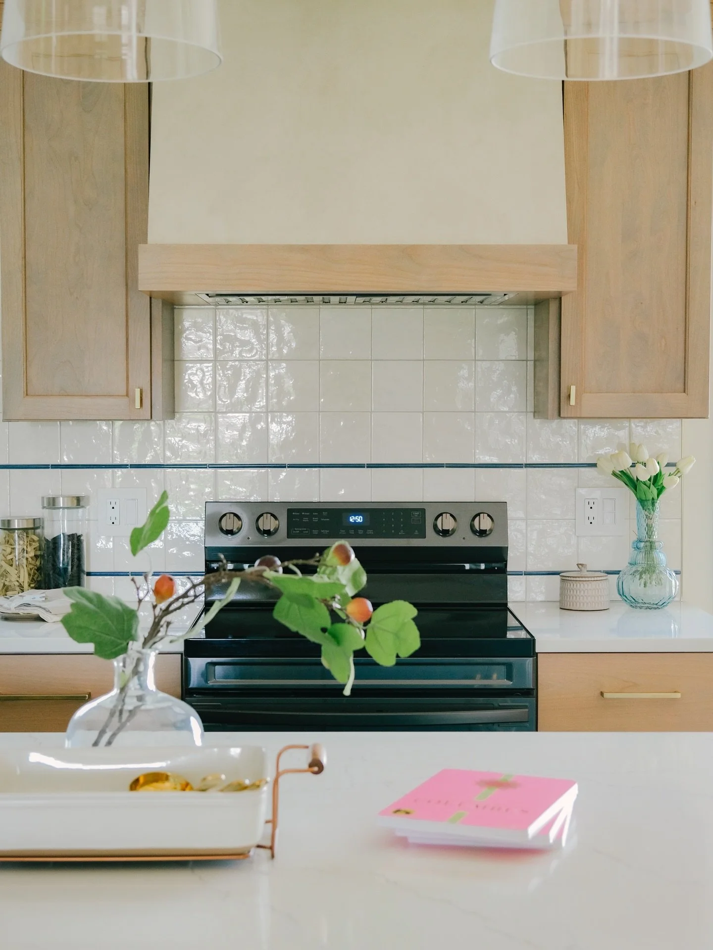 There&rsquo;s just something special about a renovation that totally transforms a space while maintaining some of the character that makes older homes so unique.

Safe to say @tswartzmiller89 and James achieved that balance of charm and elevation for