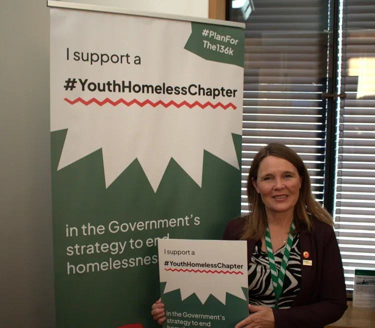 Vikki Slade MP holding a sign in support of the #Planforthe136k