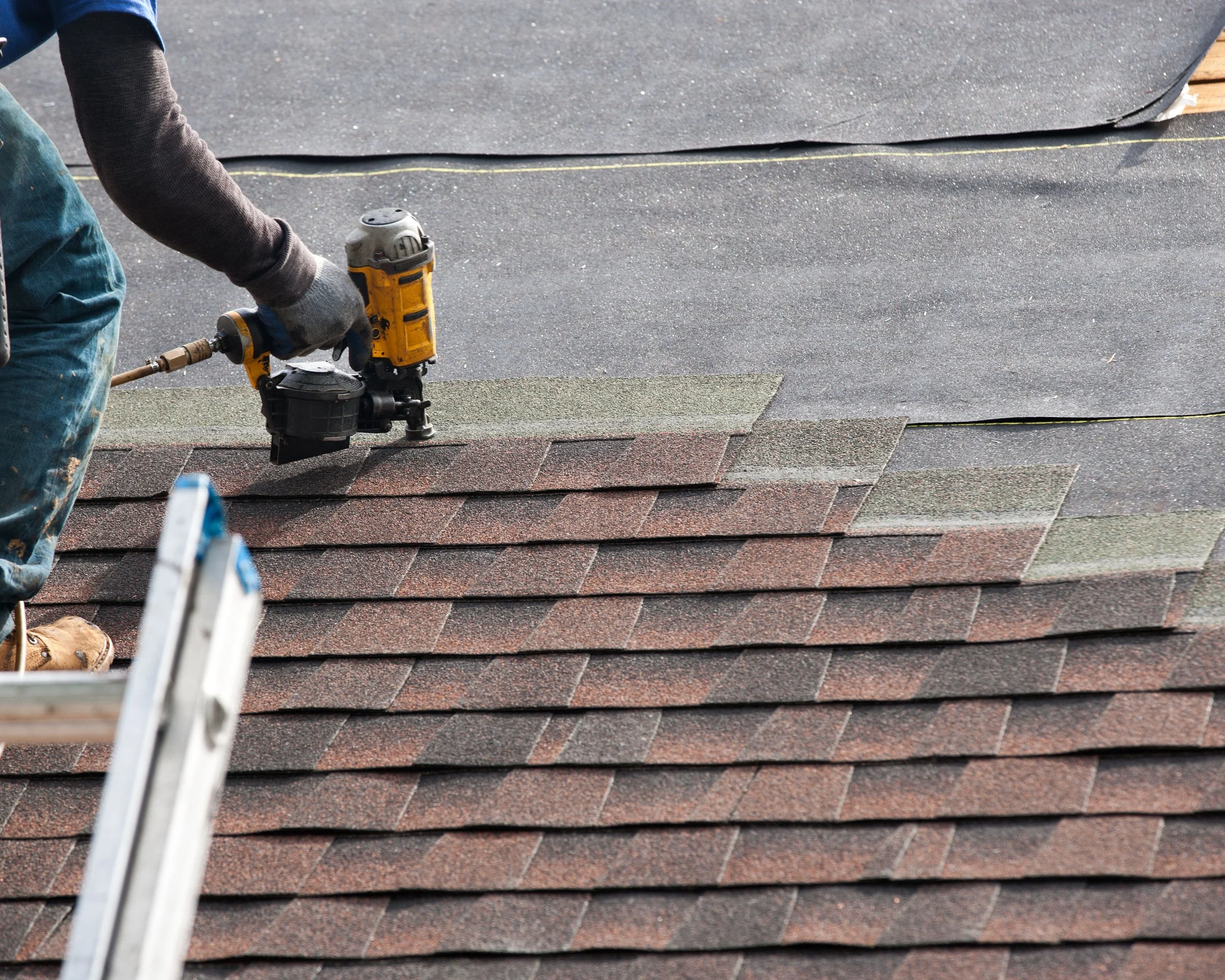 worker-rearing-roof.jpg