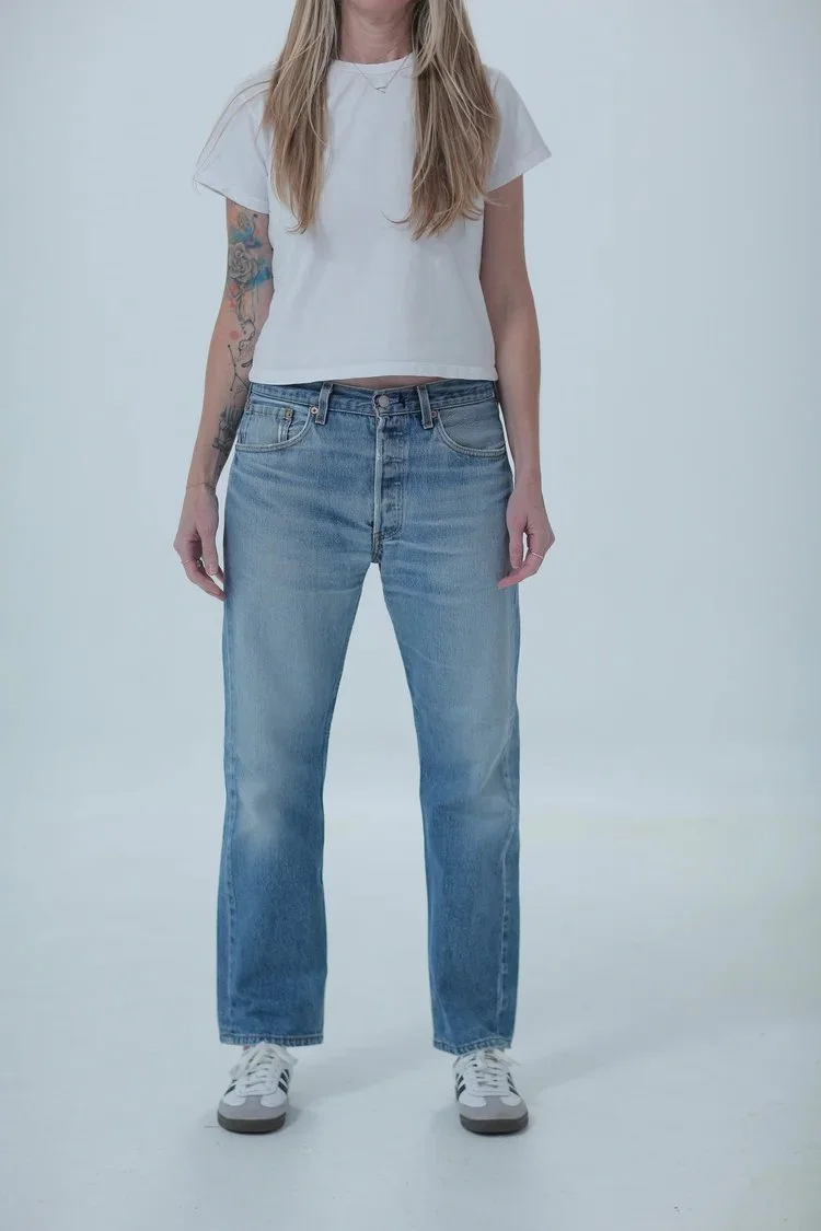 Levi's 501 light medium wash, boyfriend/oversized fit, front view