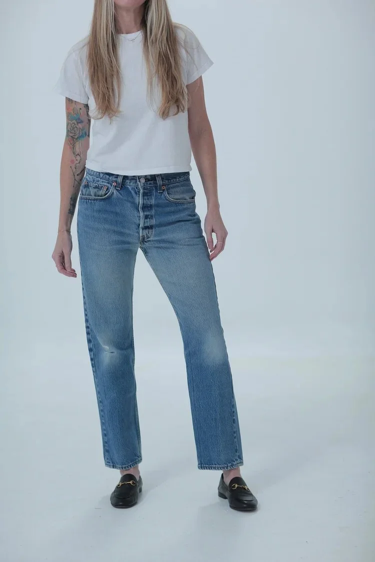 Levi's 501 classic medium wash, fitted with a little room, front view with hip leaning