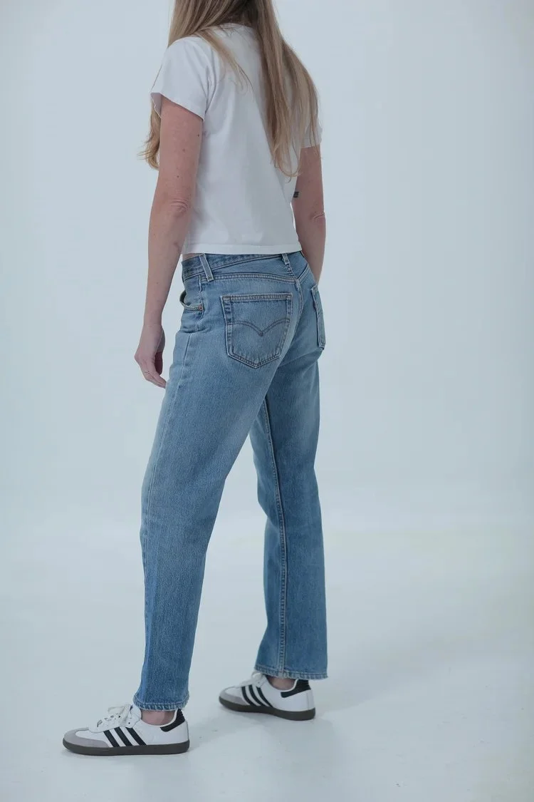 Levi's 501 light medium wash, boyfriend/oversized fit, side view