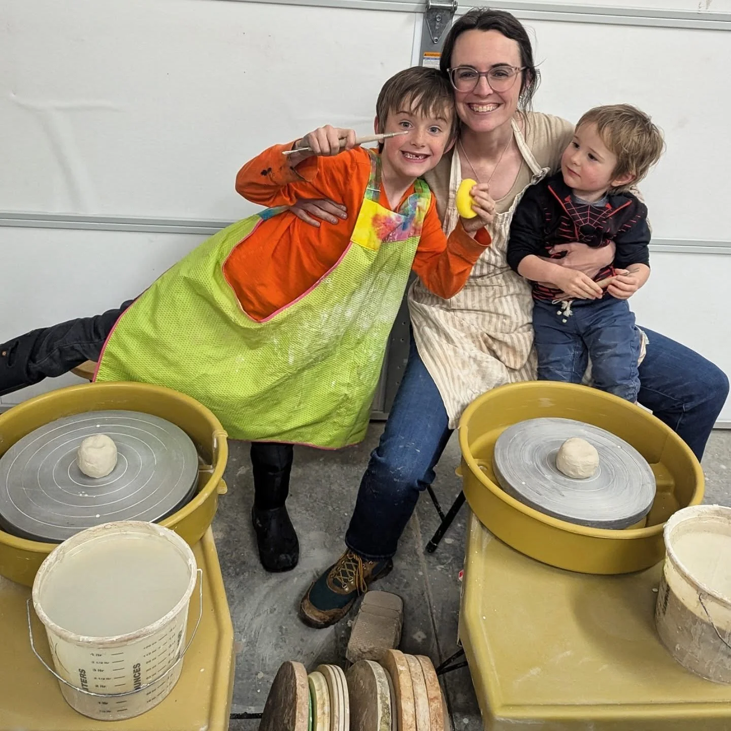 After school family fun with a few of my favorites! 🥹❤️&zwj;🔥🌀
@catherinelylecrocodile

#pottery #potterystudio #ceramics #handcrafted #handmade #family #ouraycolorado #ourayclay #ourayco #visitouray