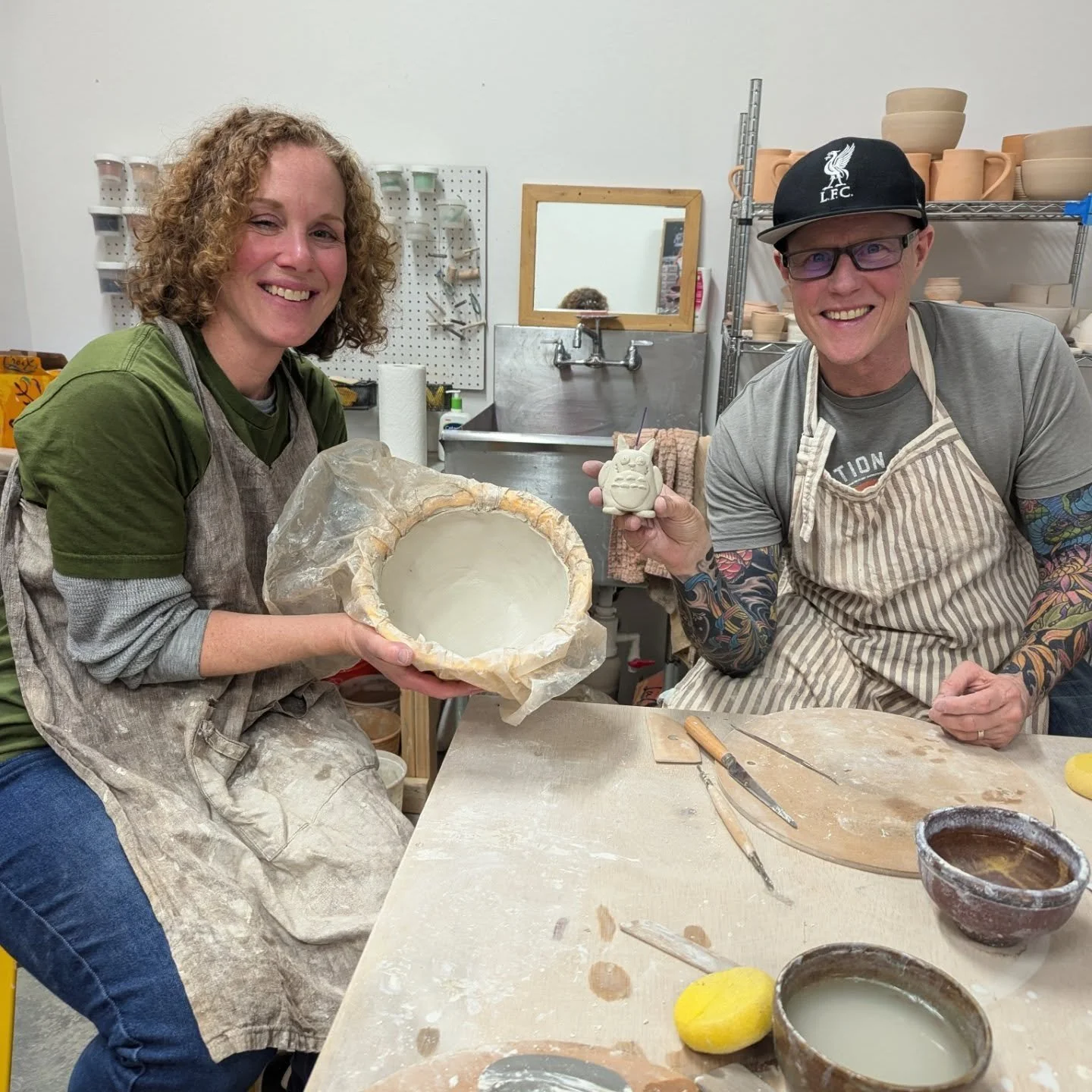 Had an absolute blast hand building with these local legends on their date night! Nothing like a little clay to make date night extra special 👻⚱️🌀
 @kcouray
@jd1dj 
 
#handcrafted #handmade #datenight #ouraycolorado #ourayclay #ourayco #pottery #po