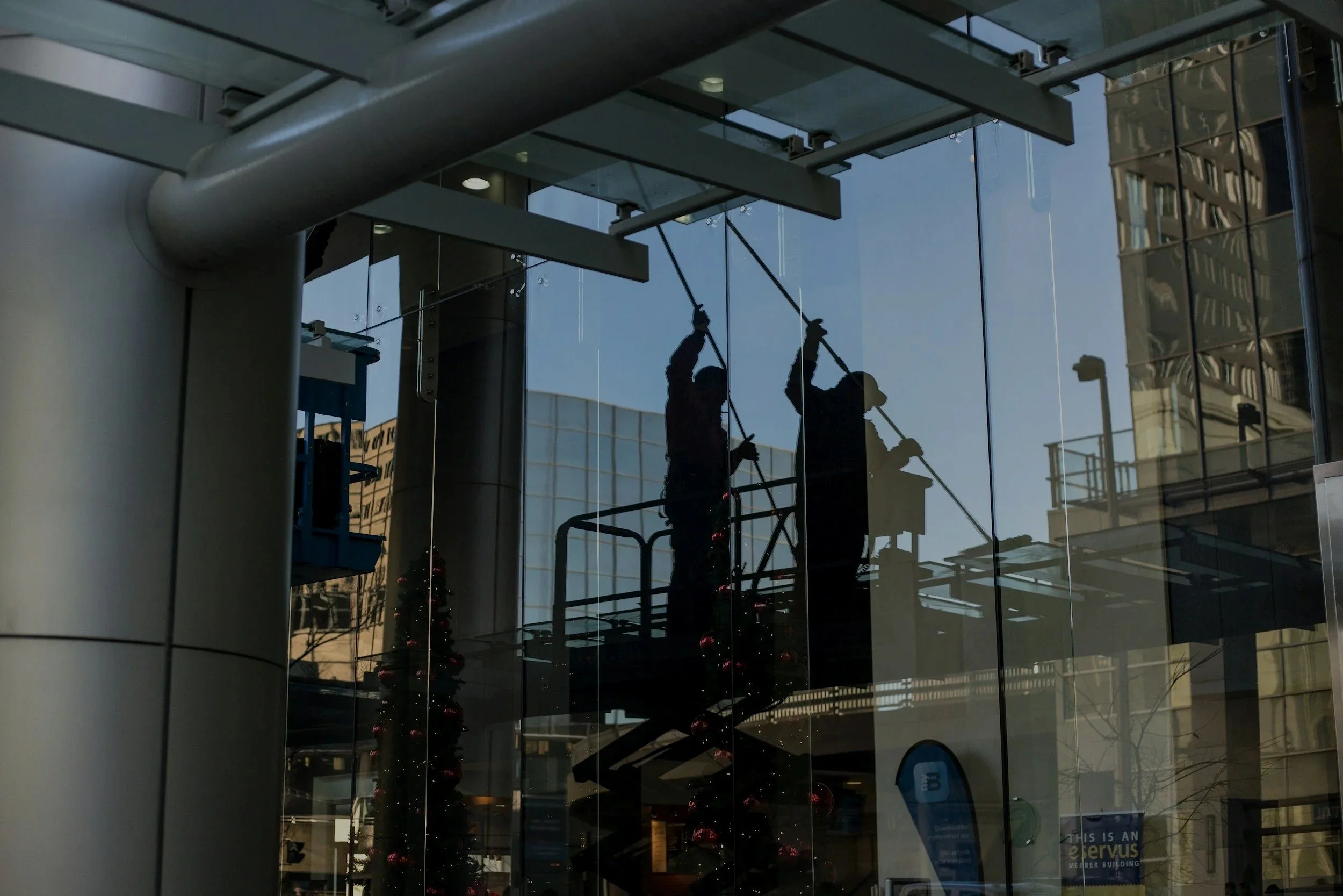Window Washing Services: Why Clean Windows Matter for Your Business