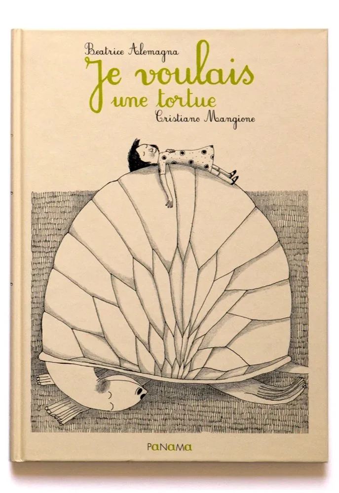 Book cover titled 'Je voulais une tortue' by Beatrice Alemagna with an illustration of a girl lying on top of a large shell, with a fish at the bottom, all in a childlike artistic style.