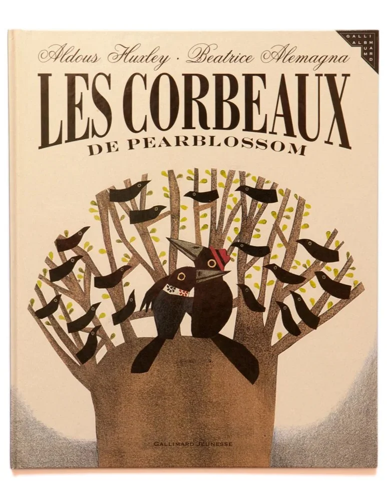 Book cover titled "Les Corbeaux de Pearl Blossom" by Aldous Huxley and Beatrice Alemagna, featuring an illustrated tree with black birds and two black animals with long beaks, set in a children's art style, with publisher Gallimard Jeunesse.