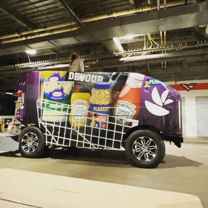 We specialize in on-site installations! Here was a removal and wrap installation for our friends @capitalonearena 
#nodaysoff #zamboni #capitals #dc #3m #certified #signs #wrap #magsusa