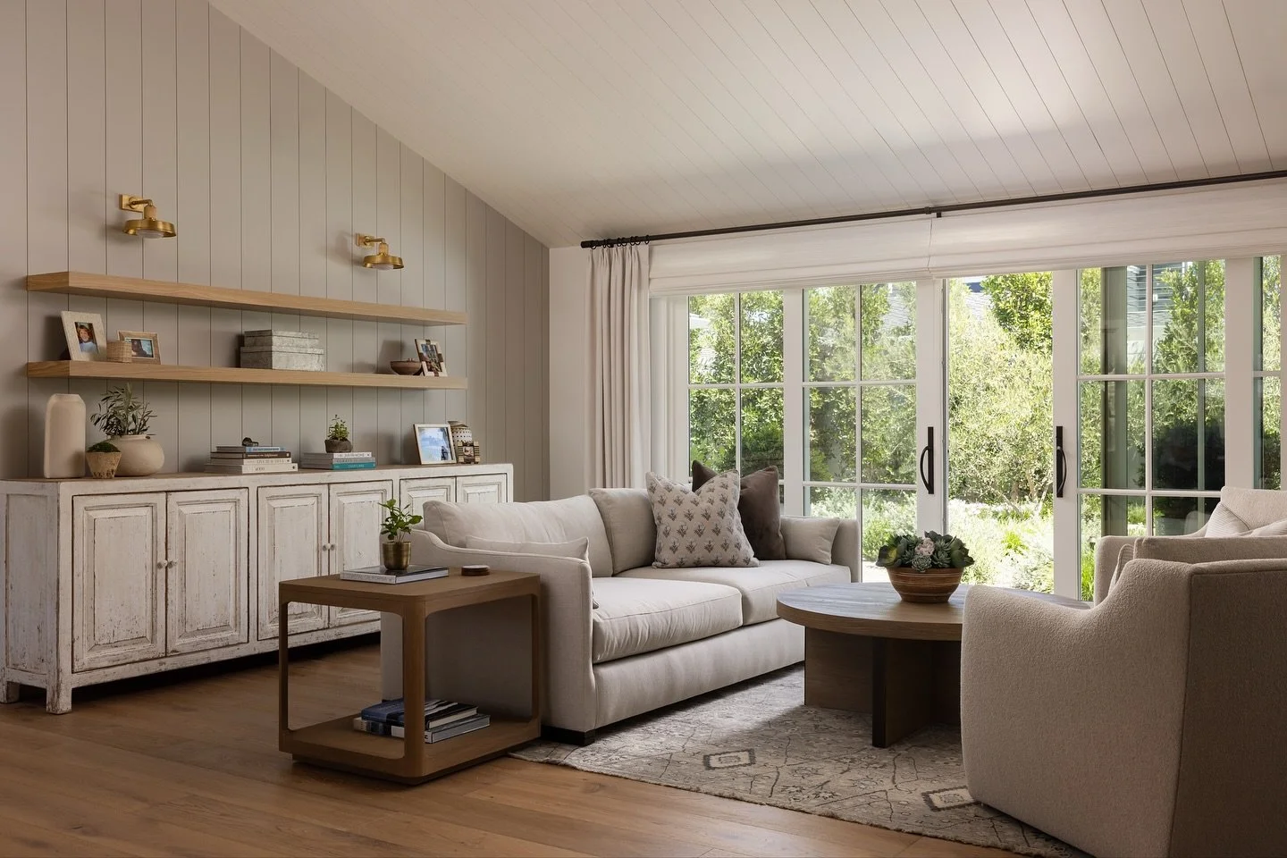 We&rsquo;re absolutely loving the results of our Dover Shores project!

📸: @mollyrose.photo 
📐: @bdandarch 
👷: @cjones_go
🪴: @kdmdesignstudios