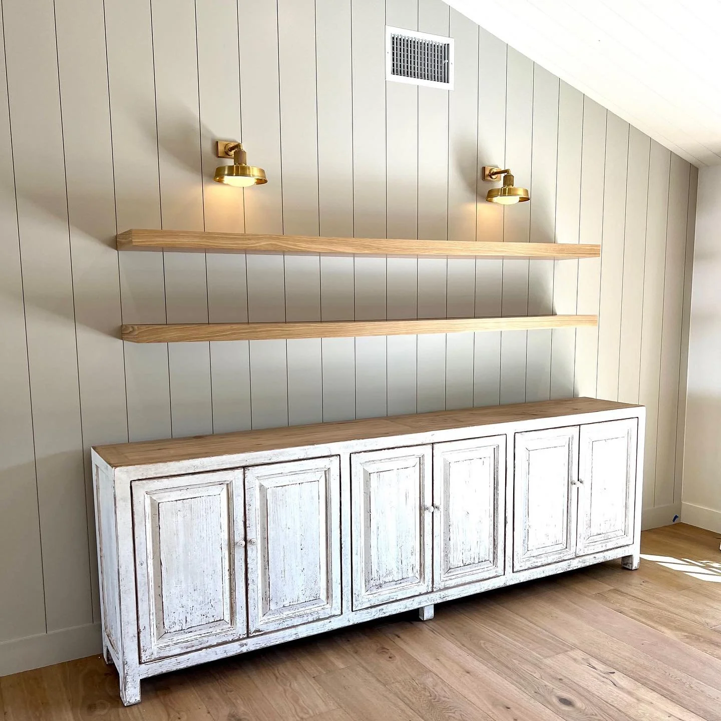 Getting ready for our favorite moment&hellip; ✨INSTALL DAY! ✨

*
*
*
#homedecor #interiordesign #interiordecor #interiorinspo #interiordesigntips #decorideas #descorinspo #livingroomdecor #kitchendecor #bedroomdecor #kitchendesign #homeinspiration #d