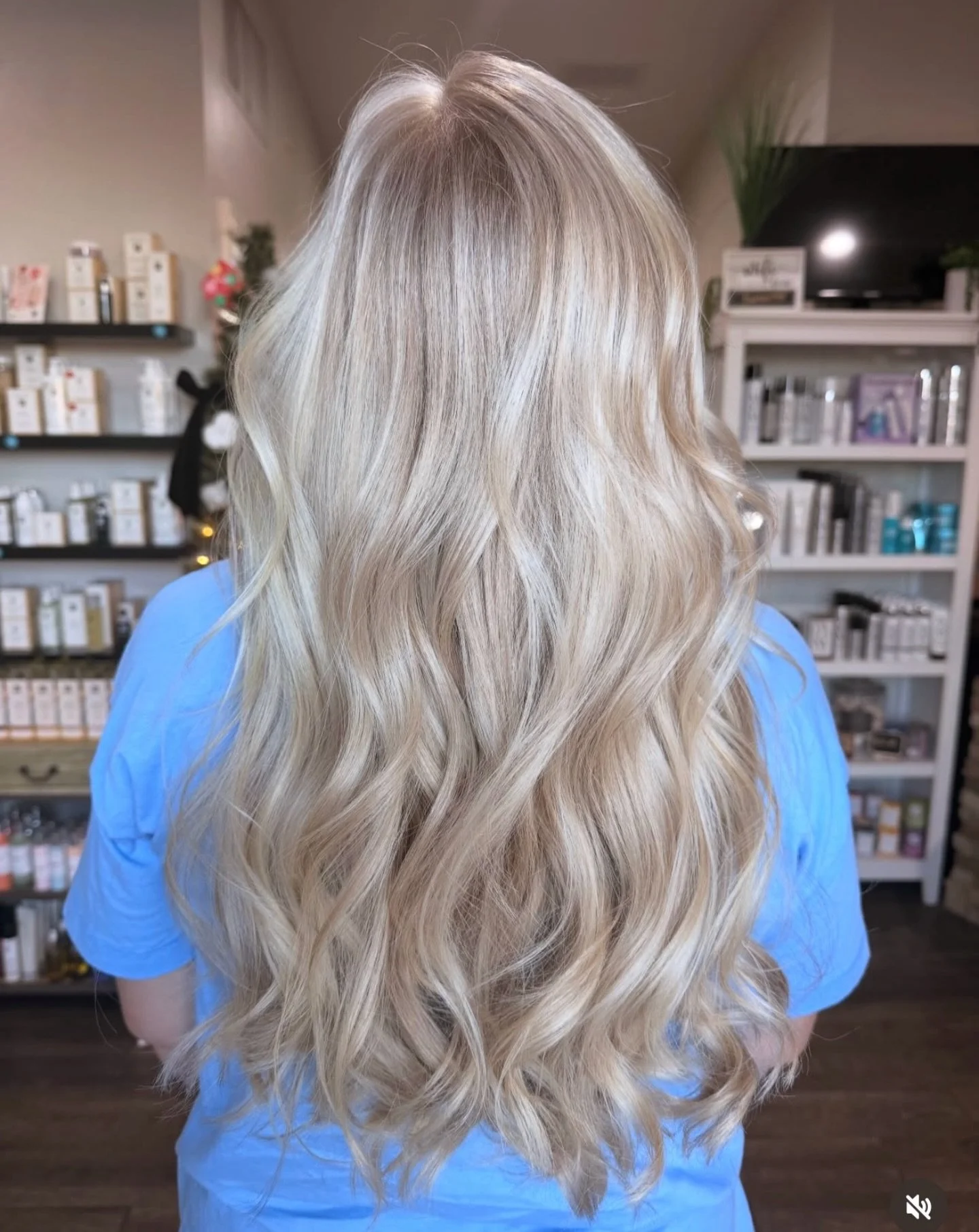 Blondes are kind of my thing ✨

I specialize in creating bright, blended blondes that grow out beautifully and keep your hair healthy in the process.

If you&rsquo;ve been dreaming of the perfect blonde&hellip; I&rsquo;m your girl.

📍Longview, TX
✨ 