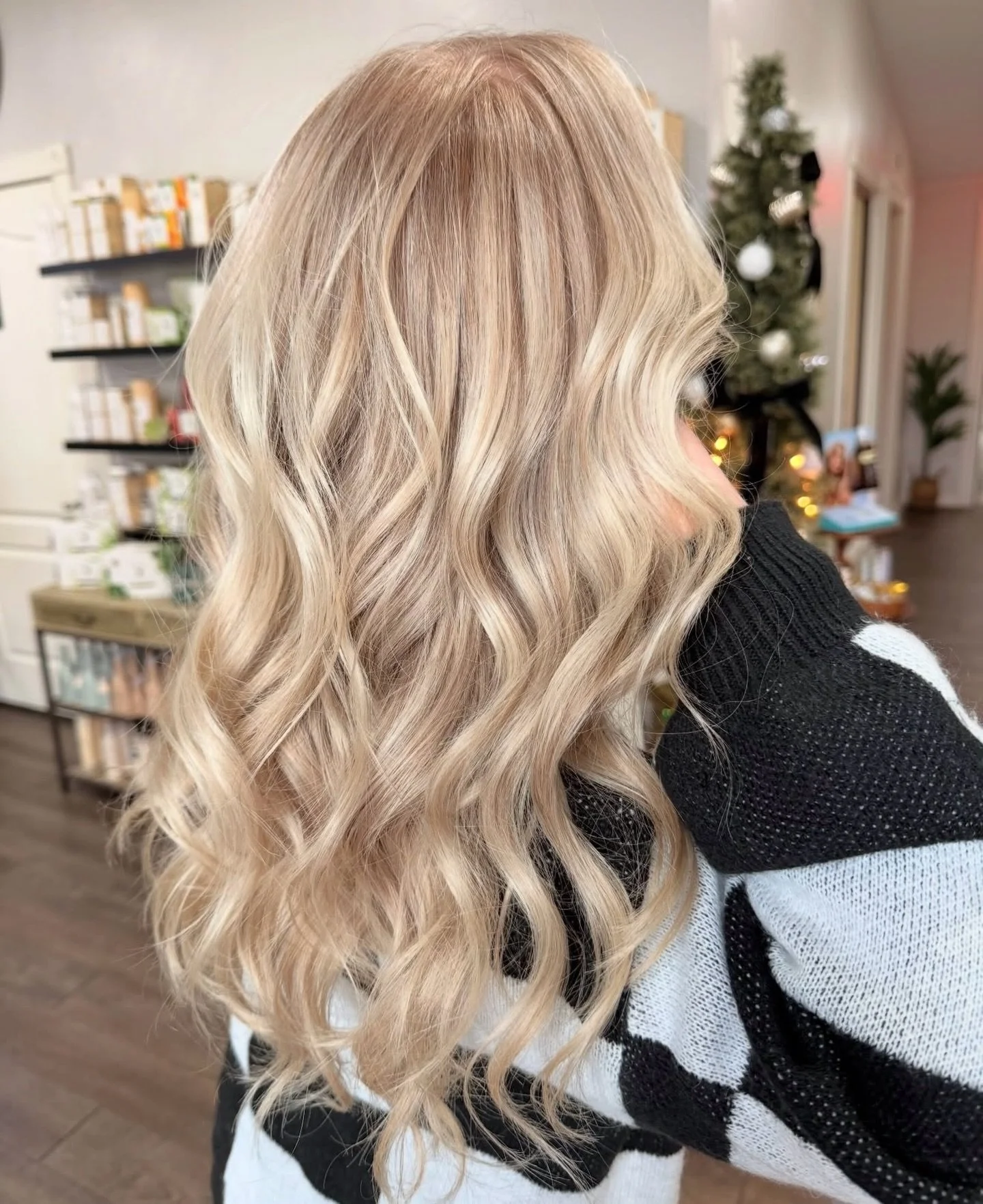 creamy blonde dreams 💭✨
summer hair starts now&hellip; 
&bull;
&bull;
#BlondeSpecialist #LivedInBlonde #DimensionalBlonde #HairByHolley #EastTexasHair ✨