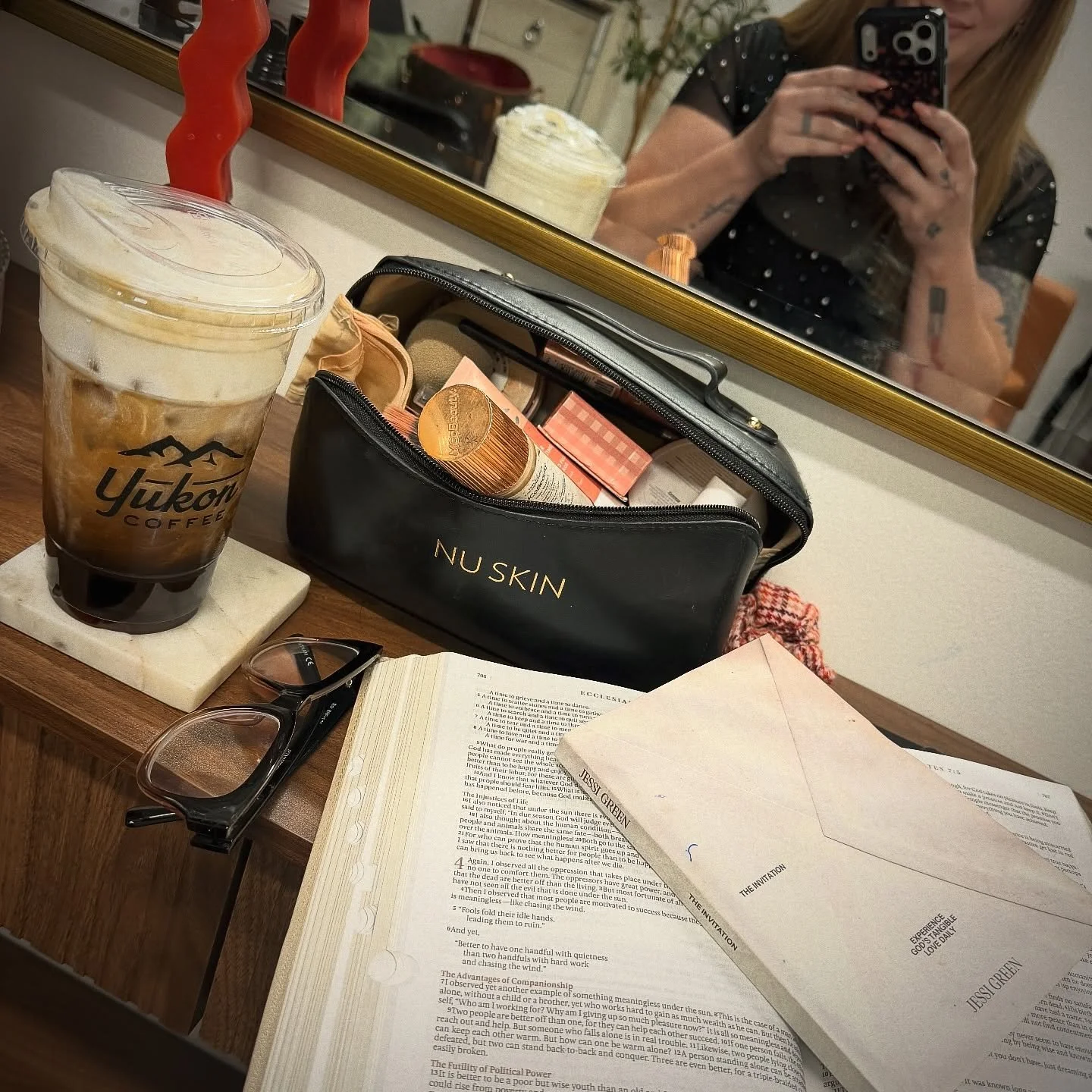 🤍 My most favorite thing about my decision to leave my 8-5 spa manager job&hellip; to being 💯 on my own in my own room&mdash; making my schedule around ministry &amp; family is this&hellip; 
Trusting God with literally everything &amp; the slower b